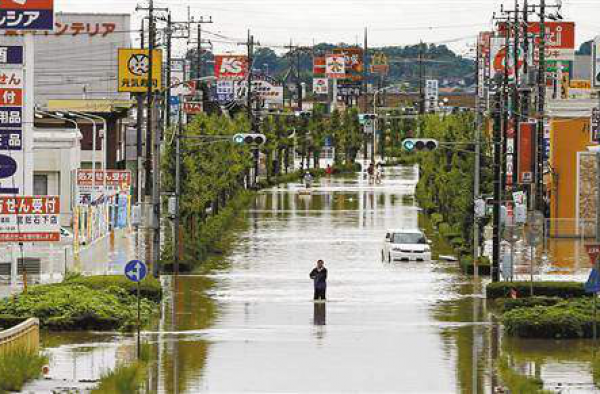 最强台风袭日本 上百航班取消,多地被淹
