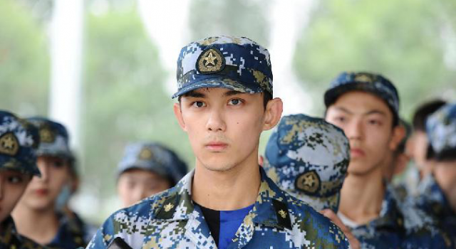 吴磊北电 军训表现优异进入九人示范班