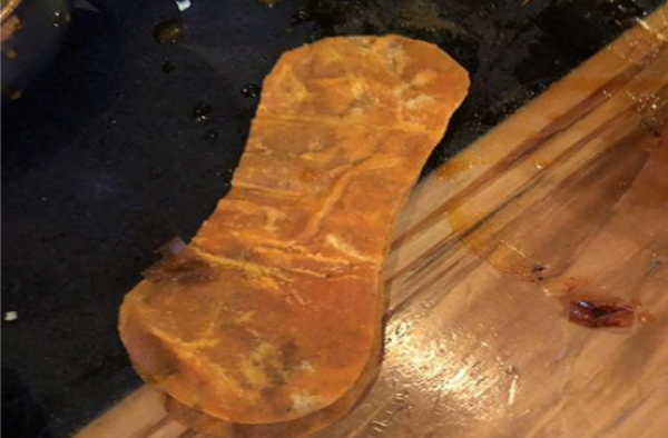 海底捞回应异物 两家店吃出“卫生巾”是人为还是巧合?
