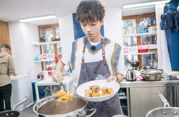 王俊凯 班主任在你就眨眨眼 TFBOYS发展的最好王俊凯会单飞吗?