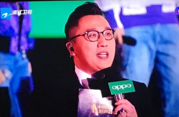华少胖了 双下巴瞩目不忍直视！国庆吃嗨变油腻大叔？