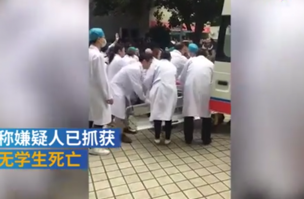 重庆幼儿园事件怎么回事？被民众围住狂殴不止？现场曝光