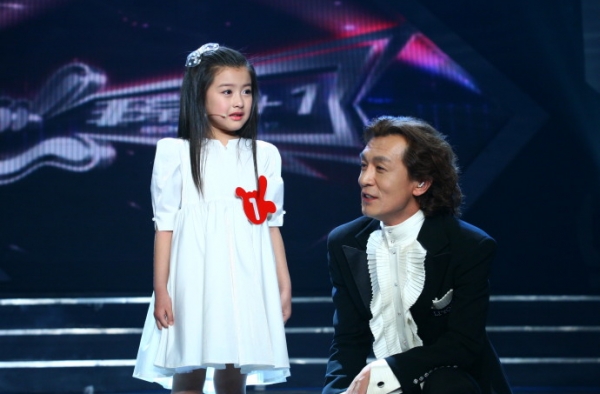 李咏去世 移民美国是谣言 网友非常6+1手势送别李咏
