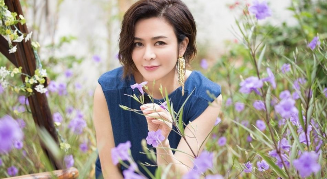 女神关之琳称渴望爱情 两段婚姻皆没能够长久