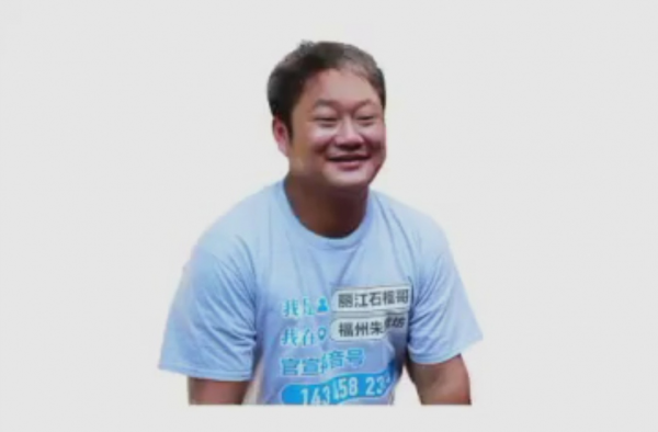 石榴哥称“网红要有责任感” 摆摊是为了还债