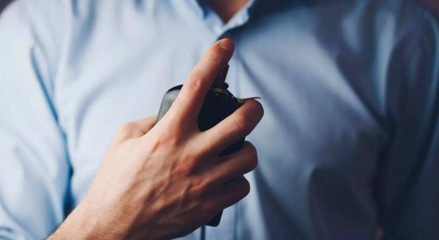 男士香水怎么喷？男生如何利用香水提升自己的逼格？