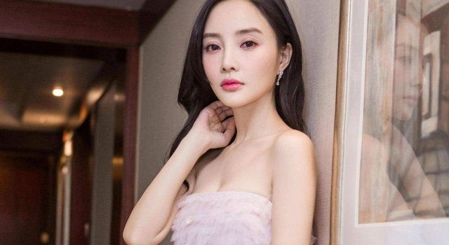 李小璐复出结束带娃生活 “夜宿风波”已平息？