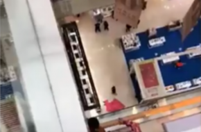 南京商场女子坠亡是什么情况？商场对此事负有责任吗？