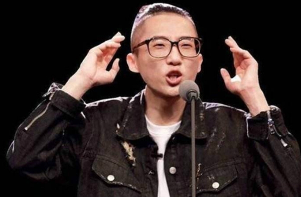 吴亦凡粉丝手撕池子和其粉丝 娱乐圈最不护主粉丝回应