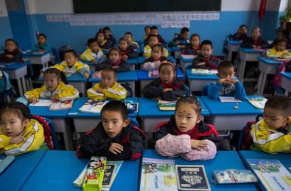 小学生被灯灼伤是怎么回事？全班学生会有后遗症吗？