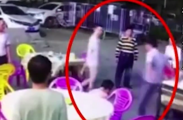 制止猥亵被罚怎么回事？见义勇为还被罚行为过当？