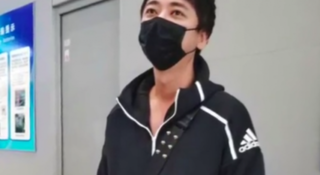 女安检员骚扰艺人之后 还在其微博下炫耀引粉丝不满？