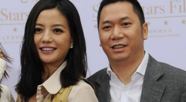 禁止赵薇夫妇入市，赵薇老公还有这样的来头？
