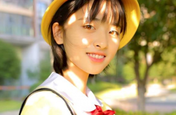 沈月胖了 活在精修图里的沈月被网友喊话：求你快减肥！