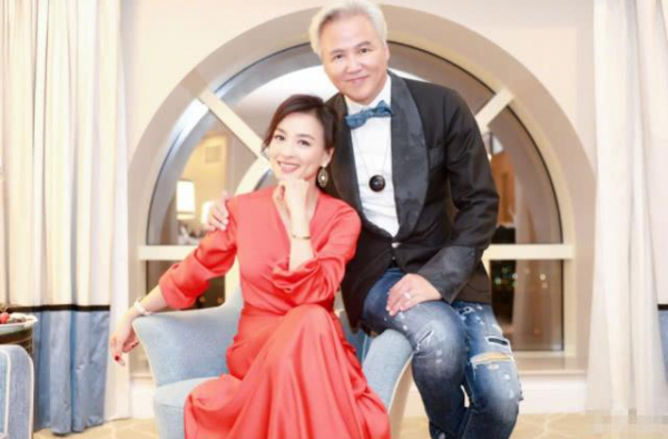 张庭夫妇纳税21亿说明微商真的很赚钱？！网友：都是暴利
