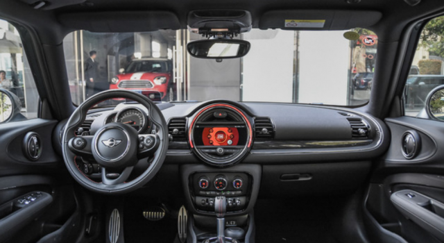MINI 美学版上市 售23.78万 限量苏格兰格纹车贴！