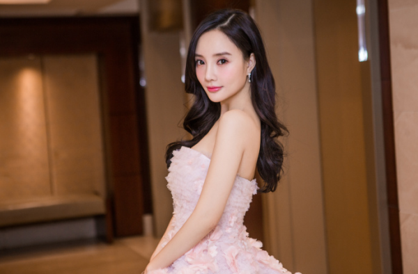 李小璐怒斥网友造谣 是忘记切换小号了