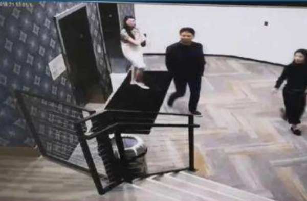 刘强东案谈判录音公布 故事曲折离奇 引人入胜