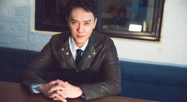 张丹峰与冯绍峰怎么那么像 不是脸盲症也分不清