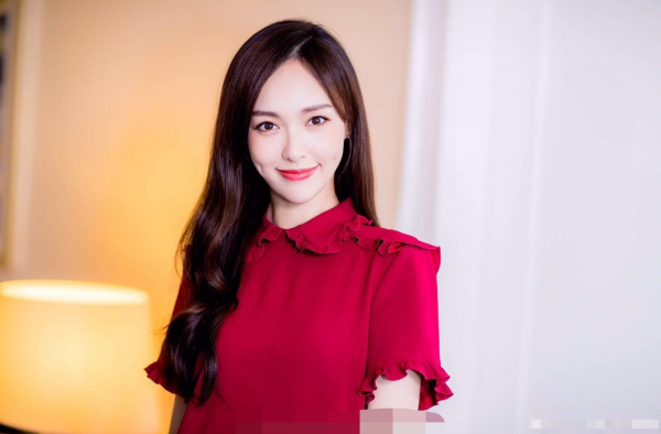 于小彤陈小纭公布恋情 唐嫣邱泽上热搜 女方真爱无疑