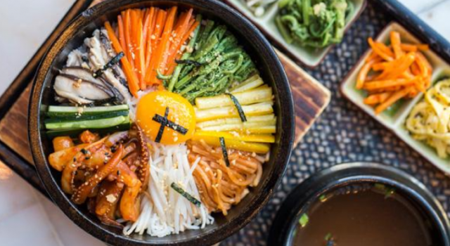 韩国料理之韩式石锅拌饭 色香味俱全让人直流口水