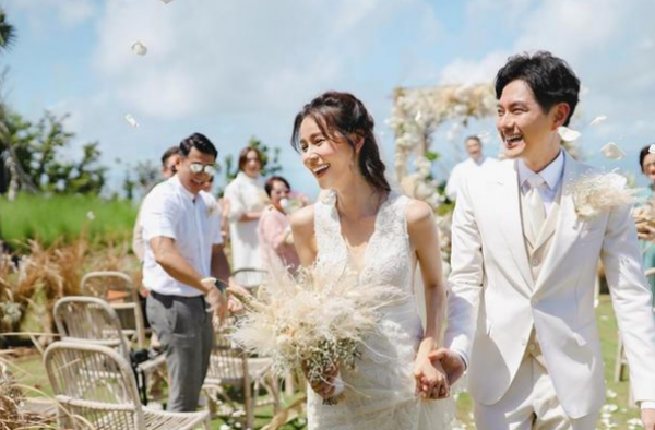 萧正楠晒婚礼照 萧正楠黄翠如日本度蜜月 晒照疑怀孕？