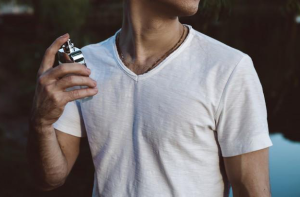 男士香水怎么喷？ 这些好方法让香味保持的更持久