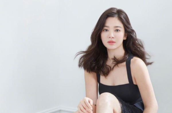宋慧乔离婚后首现身  面带笑容丝毫不受离婚风波影响！