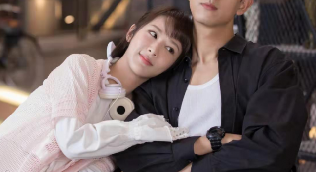 亲爱的热爱的热播 李现眼神撩人 看来李现要窜火？