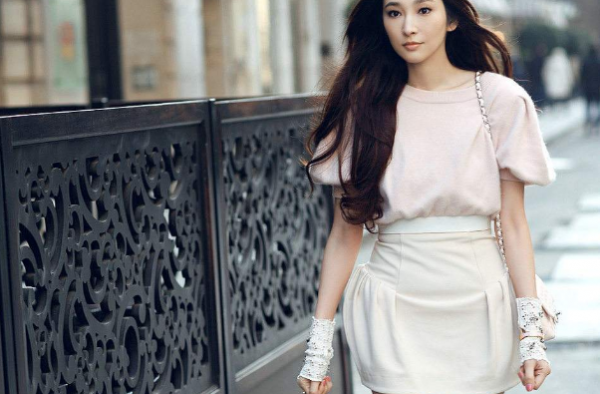 吴佩慈怀四胎 但还是没有嫁入豪门 200亿的未婚妈妈！