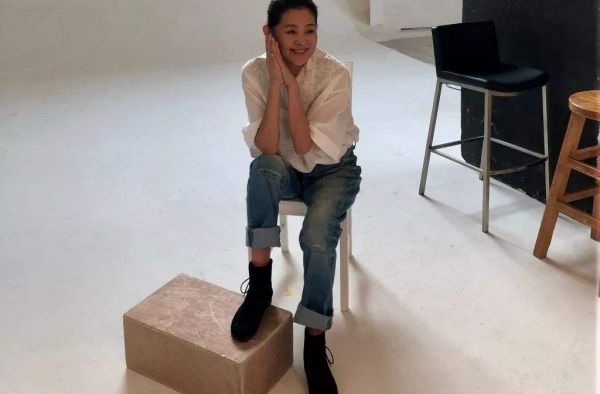 倪萍跳火箭少女舞 眼神到位动作优雅尽显反差萌