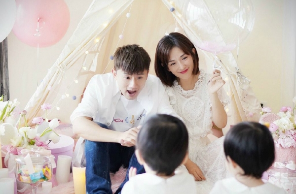 谢娜张杰亲手为女儿做玩偶 高调秀恩爱 婚后生活比蜜甜