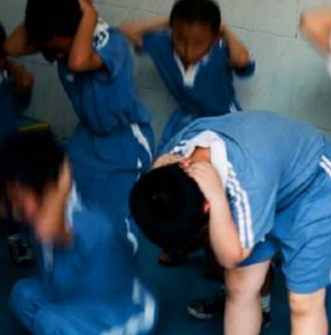 学生遭班主任体罚横纹肌溶解 连续蹲起10分钟 运动过量