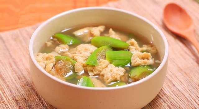 丝瓜木耳菌菇汤 夏季去火必备 色泽亮丽味道鲜美