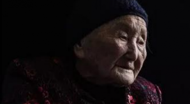 南京大屠杀幸存者杨桂珍去世 送别老人 铭记历史