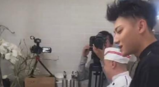 黄子韬男人做饭就是得狂 真是简单粗暴又真实