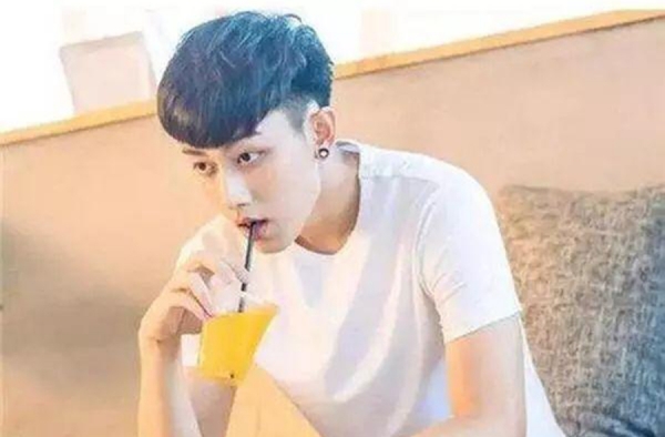 VIP理发师推荐这3款男生发型 帅气又百搭 秒变男神