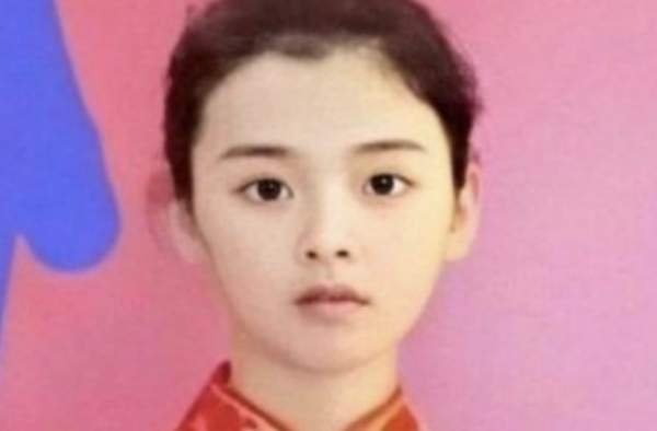杨超越旧照 没想到还当过礼仪小姐 网友这样评价