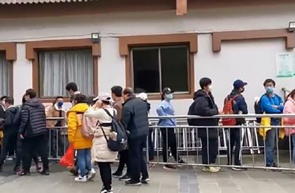 武功山游客爆满发紧急通告 网友：不懂为什么开放景区