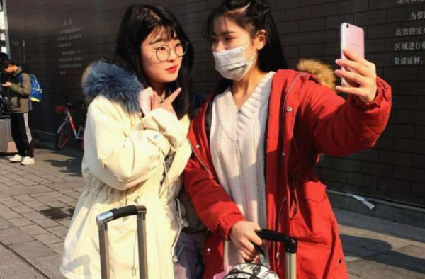 新疆初高中毕业年级开学 网友：今年的毕业生太难了