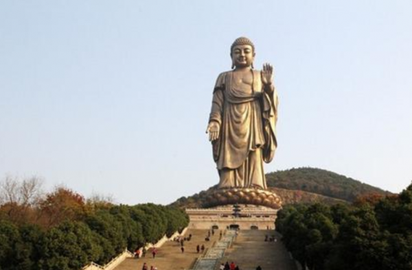 世界上最大的佛在什么地方 有70层楼高 没想到在这里