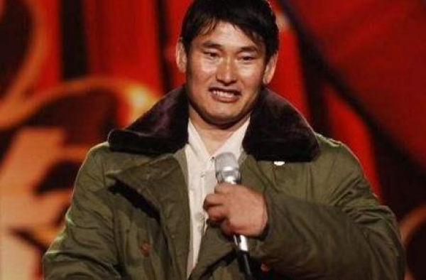 残疾妇女找朱之文帮忙上央视，遭到拒绝后直接对朱之文开起了直播