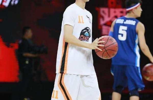任豪、邓伦、白敬亭、李易峰、王一博、任嘉伦，穿起球服的模样