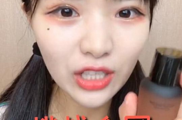 七阿姨大胆挑战“美黑粉底液”，原以为是作秀，看到效果网友愣了