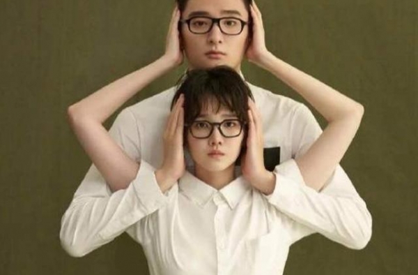 于小彤刚分手，就被扒出和小2岁女星用同款，观众眼睛是雪亮的