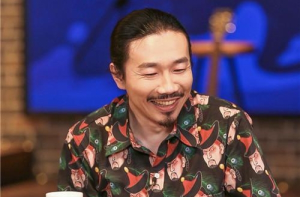 臧鸿飞主持《乐队我做东2》从容幽默掌控全场