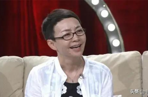 宋丹丹正式退休！曾称因演小品做噩梦，嫁百亿富豪晚年甜蜜