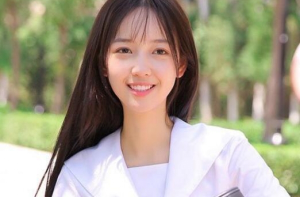 吴亦凡绯闻女友被铁粉回踩！到底是粉丝管太宽，还是她过河拆桥？