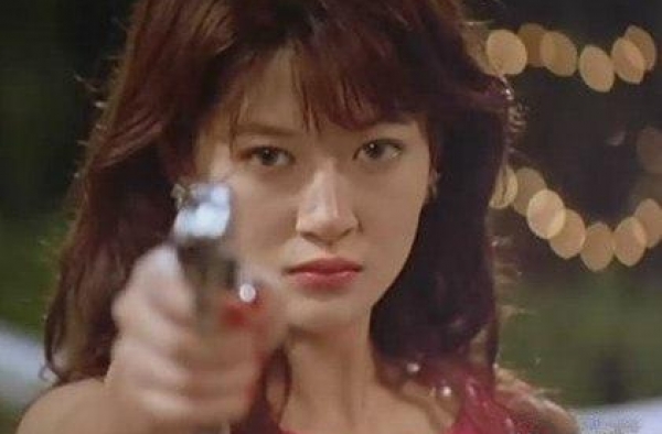 梅艳芳躺在刘德华怀里去世，带着纸尿裤的她，让人看了心疼