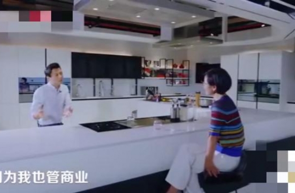 谢霆锋都看不惯！曝艺人上他的节目带11人随行，付住宿费时变脸